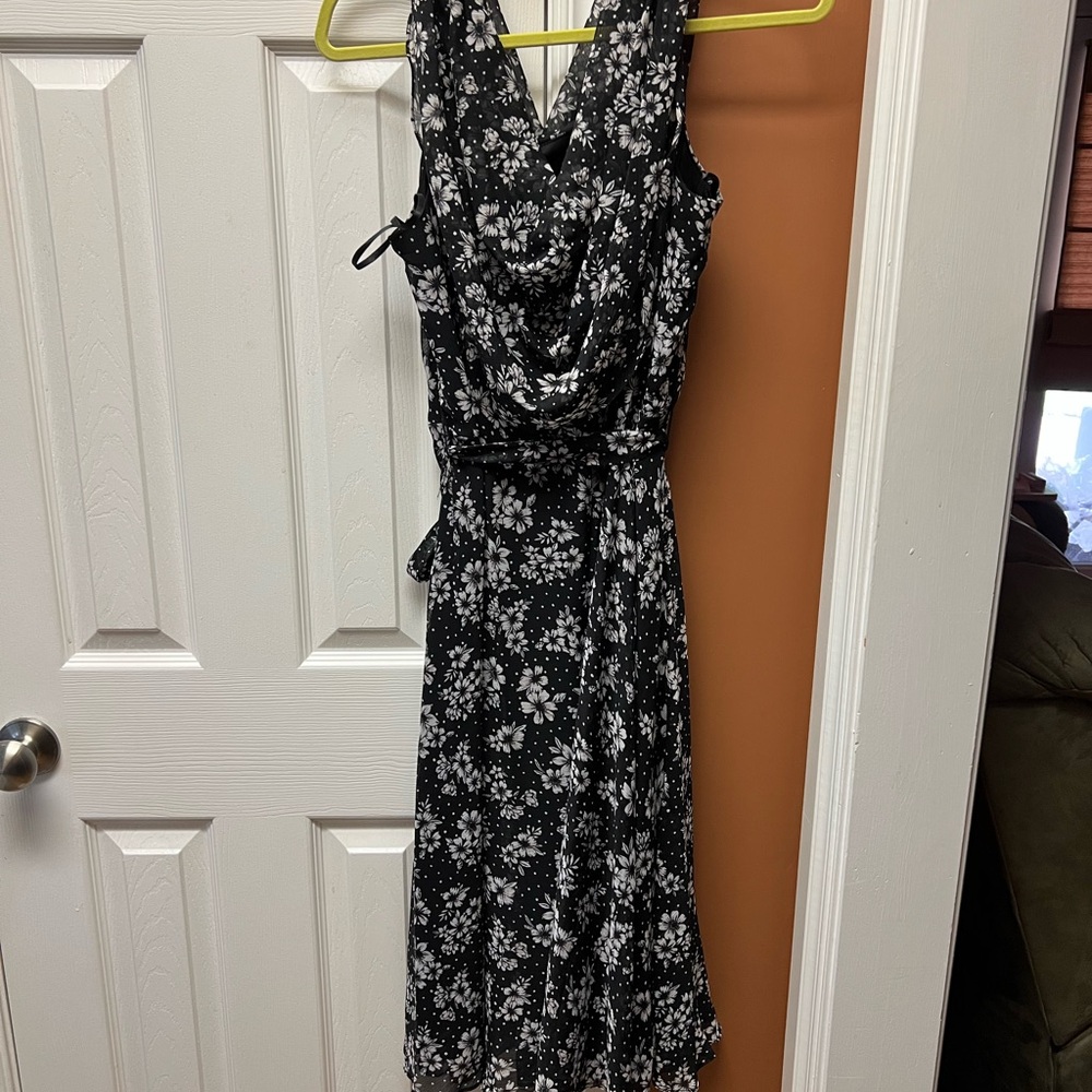 Roz & Ali Black and White Floral Midi Dress